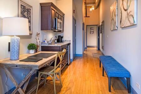 Hip Urban Loft - Small Town Charm - 124 Lofts #1 West Dundee Экстерьер фото