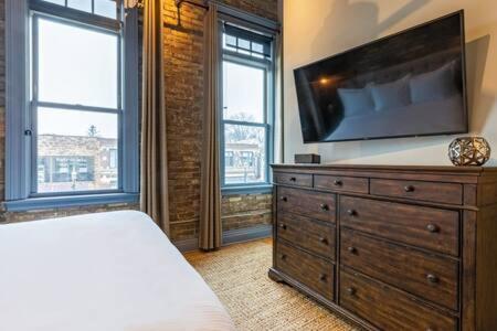 Hip Urban Loft - Small Town Charm - 124 Lofts #1 West Dundee Экстерьер фото