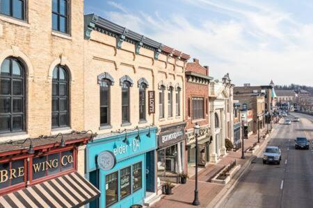 Hip Urban Loft - Small Town Charm - 124 Lofts #1 West Dundee Экстерьер фото