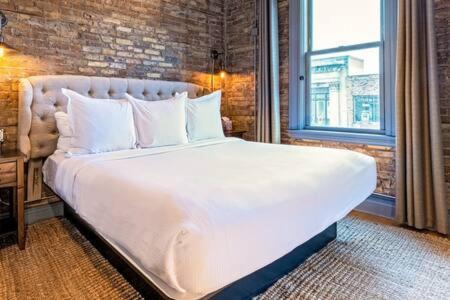 Hip Urban Loft - Small Town Charm - 124 Lofts #1 West Dundee Экстерьер фото